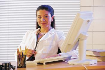 medical technologist at computer earns online ASCLS P.A.C.E. credits